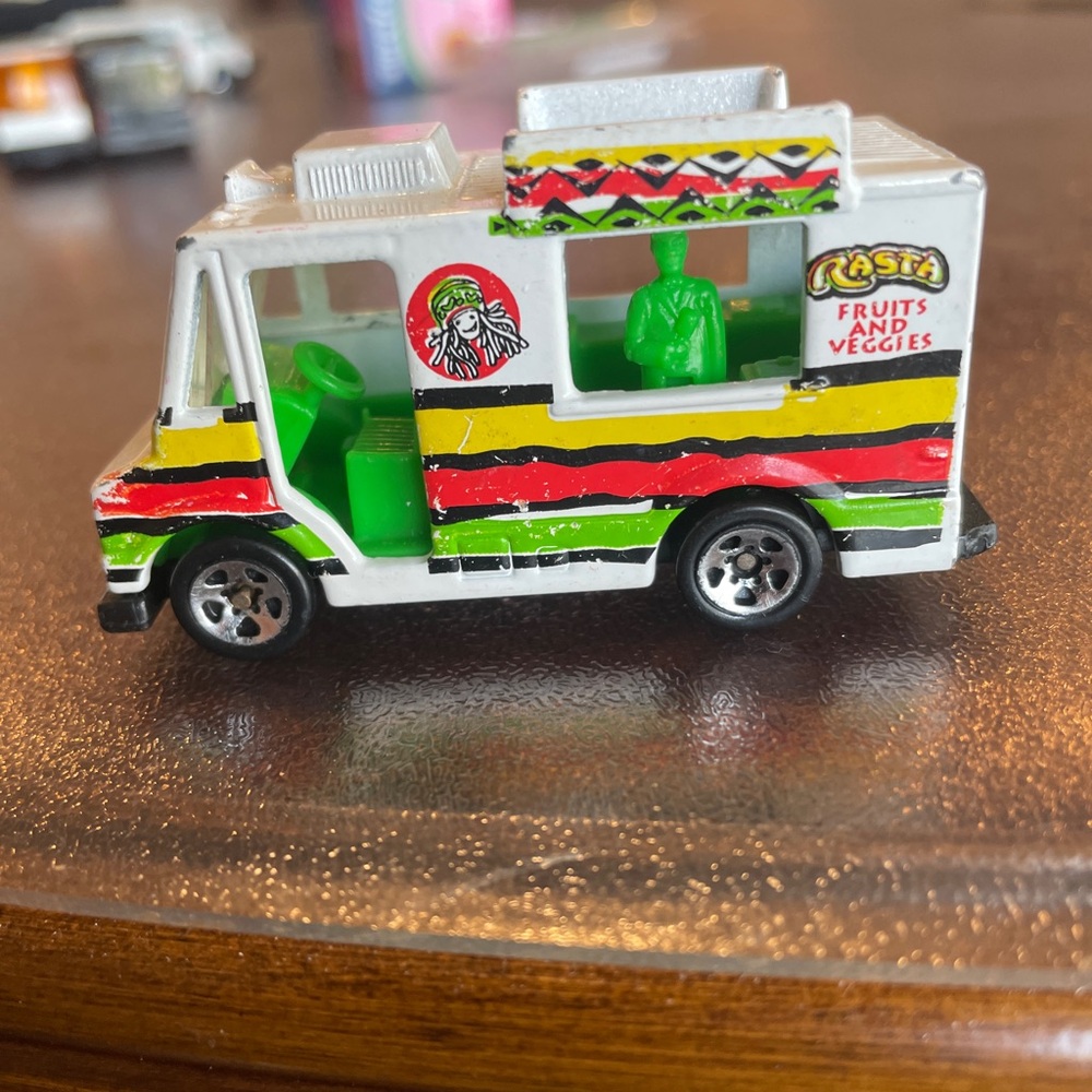 1983 Vintage Hot Wheels Rasta Fruits And Veggies White Food Truck
